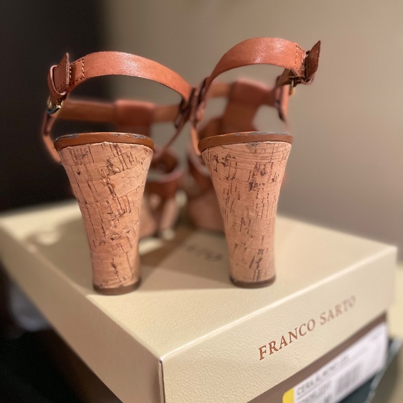 Franco Sarto Cera Almond Leather Wedge Sandals, size 8 - Picture 3 of 3